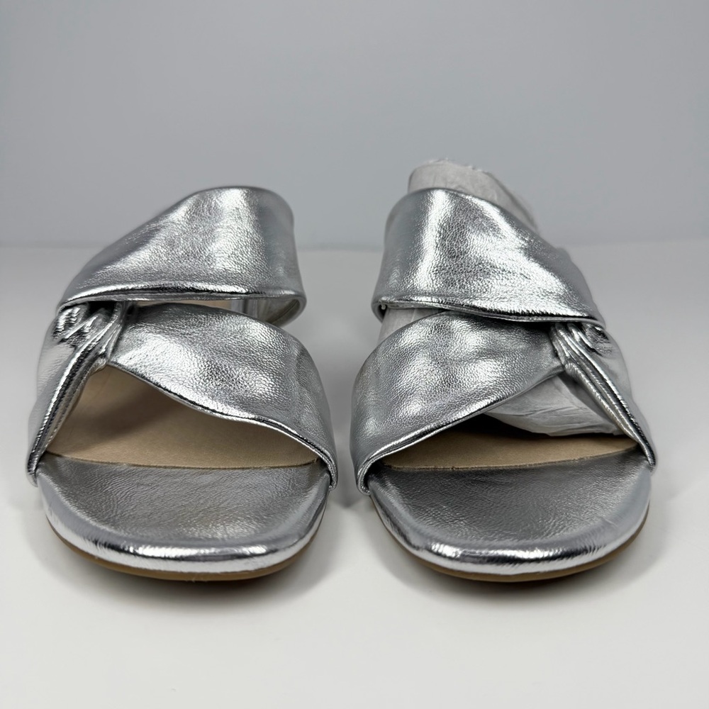LifeStride Nori Slide Kitten Heel Sandals Silver Faux Leather Size 8M - Picture 4 of 14